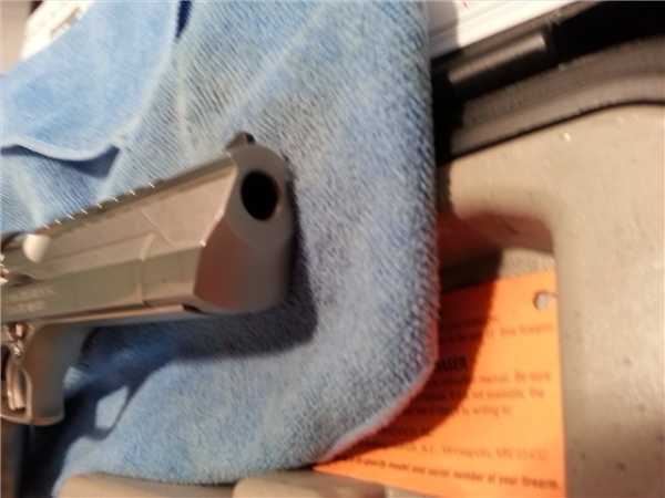 MAGNUM RESEARCH DESERT EAGLE .50AE.10.jpg