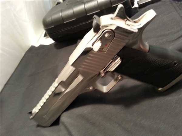 MAGNUM RESEARCH DESERT EAGLE .50AE.20.jpg